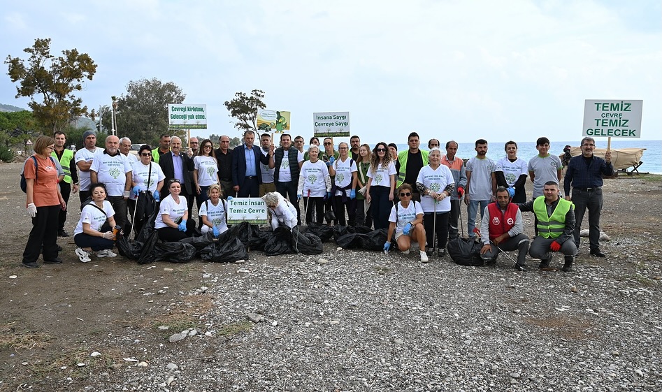 Kemer'de Çevre Temizliği İçin Sahilde Farkındalık Etkinliği Düzenlendi