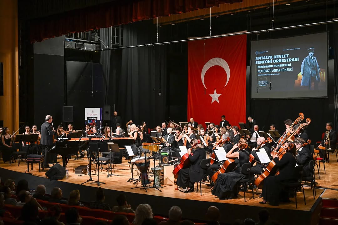 Antalya'da Atatürk'ün Sevdiği Şarkılarla Anma Konseri