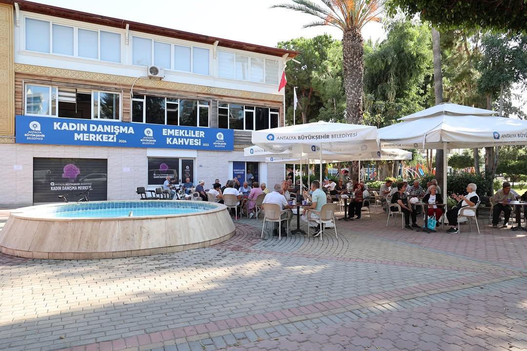 Antalya'da Emekliler İçin Ücretsiz Kahve Hizmeti Başladı