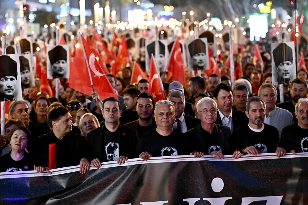 Muratpaşa'da 10 Kasım Atatürk'ü Anma Töreni ve Saygı Yürüyüşü Düzenlendi