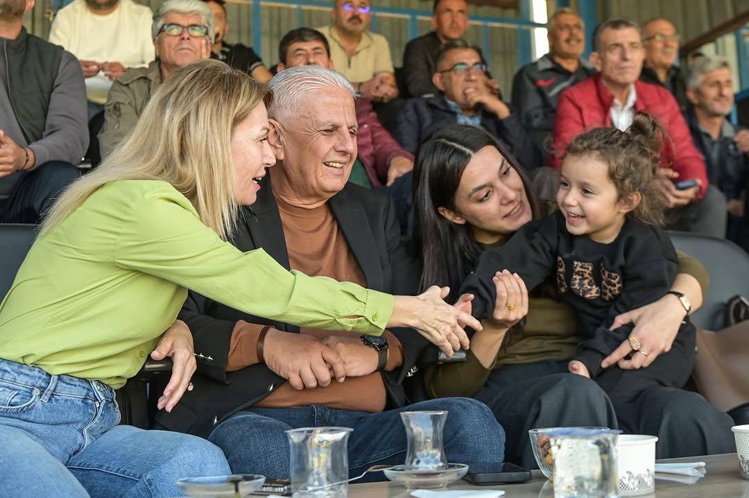 Bucak Belediye Başkanı Hülya Gümüş, Oğuzhanspor'un Galibiyetini Tribünlerden İzledi