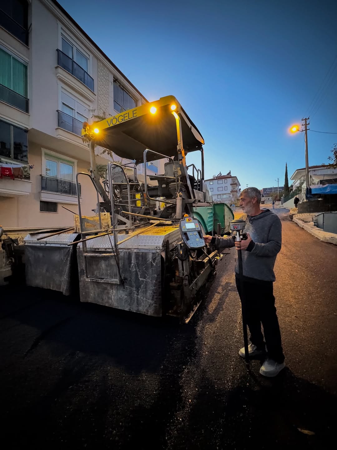 Elmalı Belediyesi, Mahalle Sokaklarında Sıcak Asfalt Seferberliği Başlattı