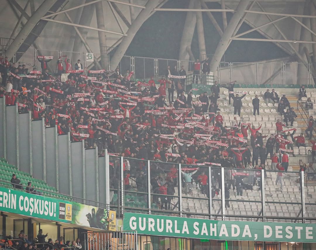 Antalya Spor FK Taraftarlarından 