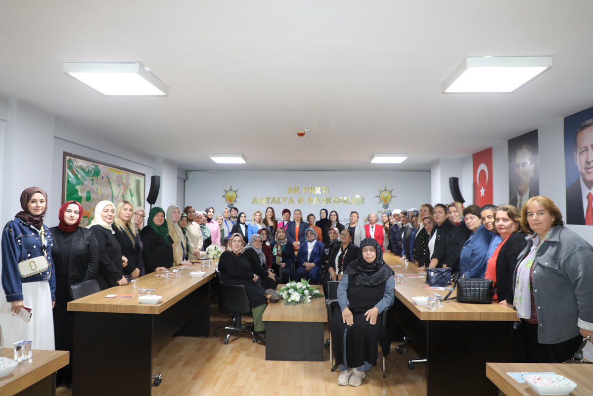 Antalya'da 25 Kasım Kadına Yönelik Şiddetle Mücadele Günü'nde Basın Açıklaması