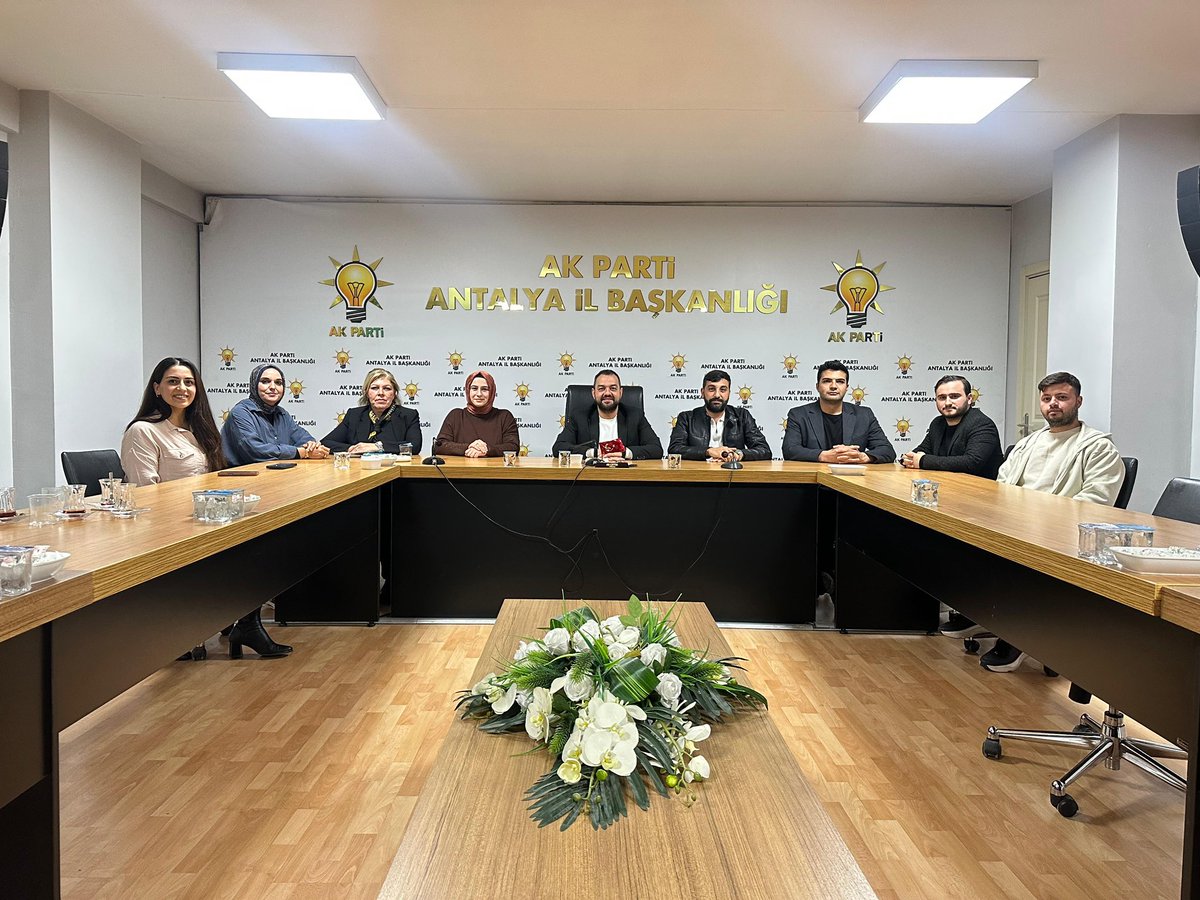 Antalya AK Parti'de Tanıtım ve Medya Komisyonu Toplantısı Yapıldı