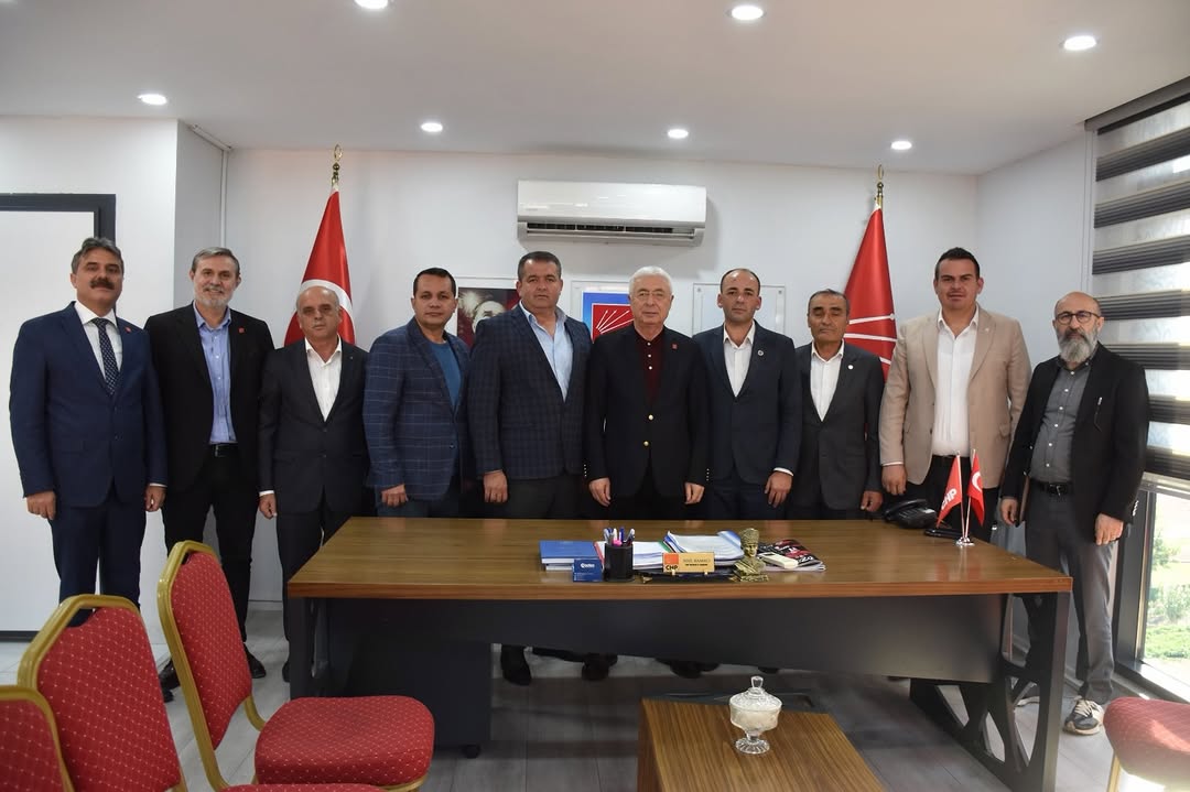Antalya Muhtarları CHP İl Başkanı Nail Kamacı'yı Ziyaret Etti