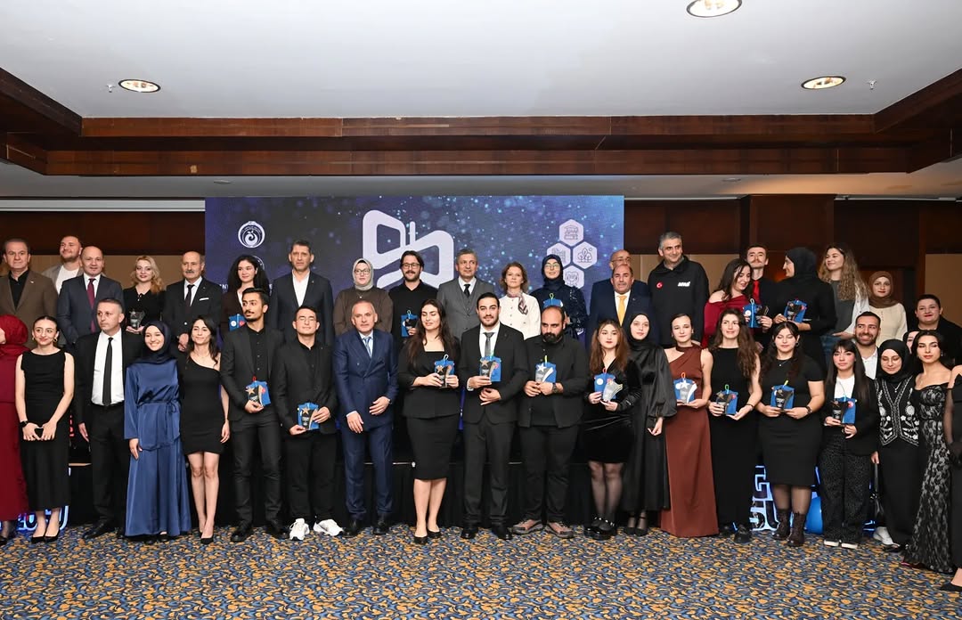 Antalya'da Gönüllülük Ödülleri Sahiplerini Buldu