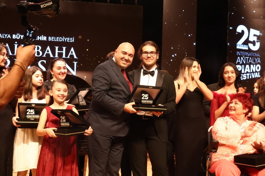 İsmail Baha Sürelsan Konservatuvarı Öğrencileri AKM'de Sahne Aldı