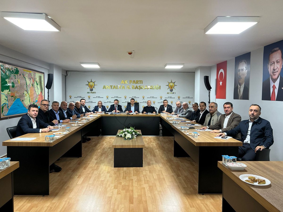Antalya AK Parti, Büyükşehir Meclisi Öncesi Grup Toplantısını Gerçekleştirdi