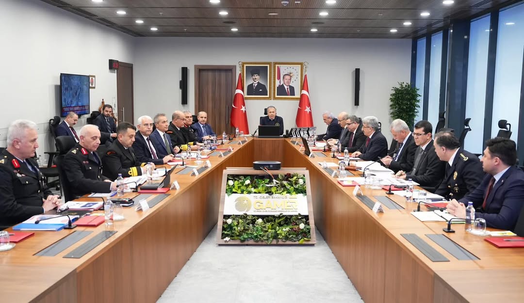 Antalya'da Yılbaşı Güvenlik Toplantısı: Vali Şahin, İçişleri Bakanı Yerlikaya Başkanlığındaki Toplantıya Katıldı