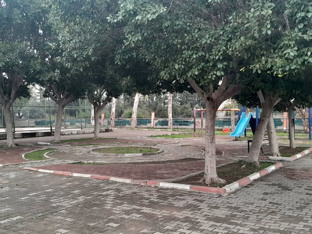 Aksu'da Mahalle Temizliği: Güzelyurt'un Sokakları ve Parkları Yeniden Canlandı