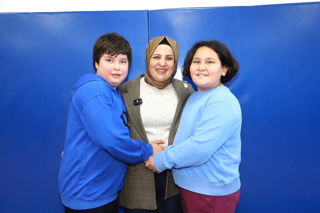 Antalya'da Mutlu Çarşamba Etkinliği ile Özel Çocuklara Destek