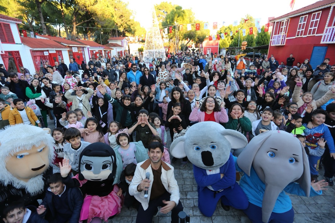 Kepez'de Yılbaşı Coşkusu Dokumapark'ta Yaşandı