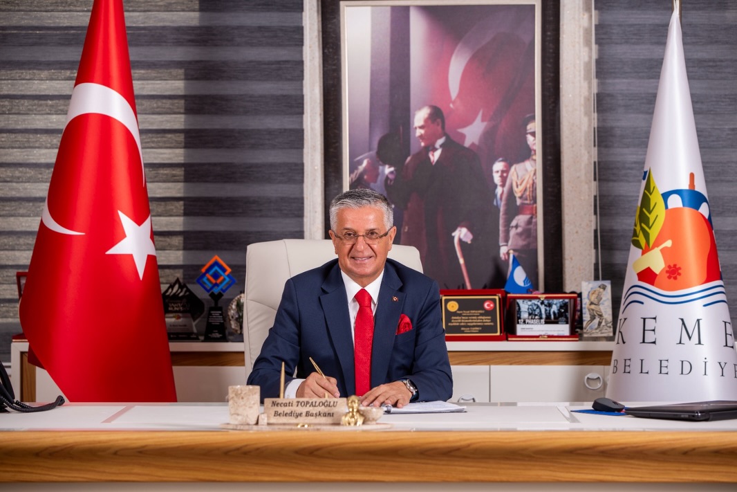 Kemer'e 4 Bin Kişilik Spor Kompleksi ve Olimpik Yüzme Havuzu Müjdesi