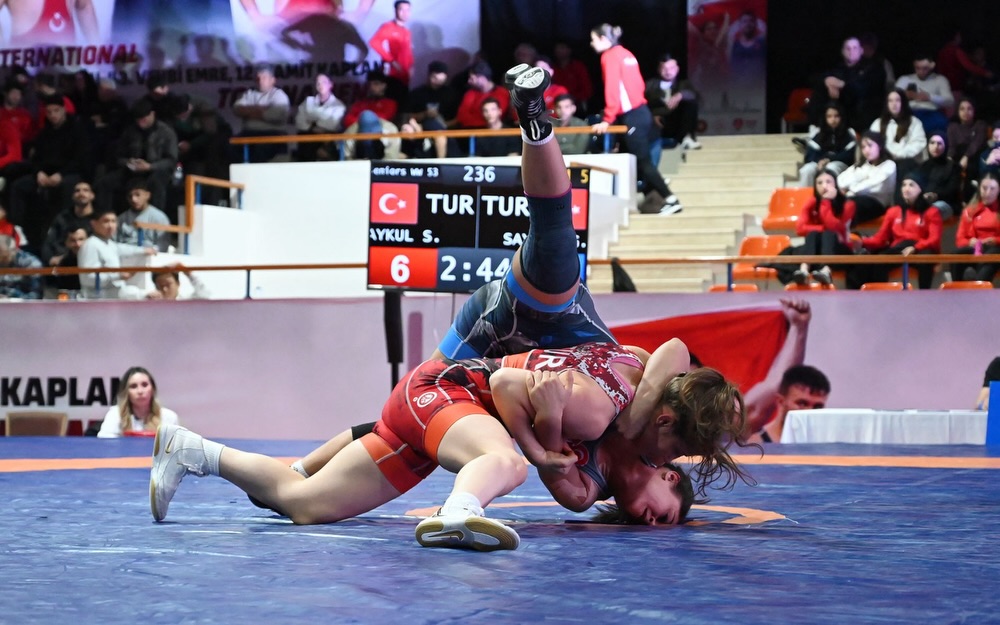 Antalya Kemer'de Uluslararası Güreş Turnuvası Coşkusu