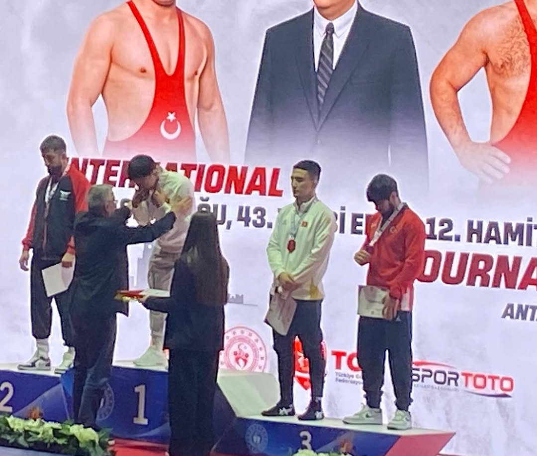 Kemer'de Uluslararası Güreş Turnuvası Coşkusu