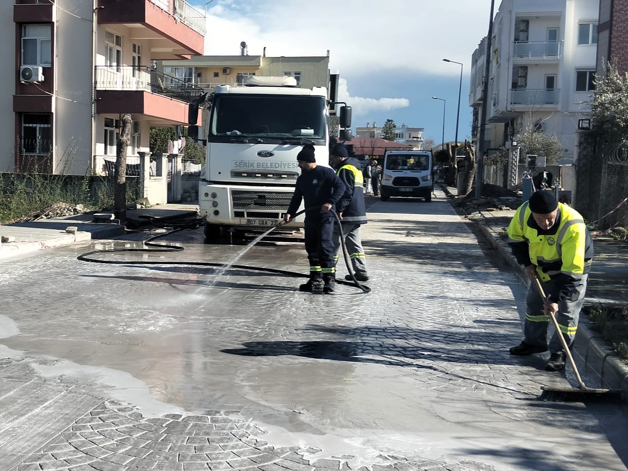 Serik Belediyesi, Mahalleleri Kontrolsüz Atıklardan Arındırıyor