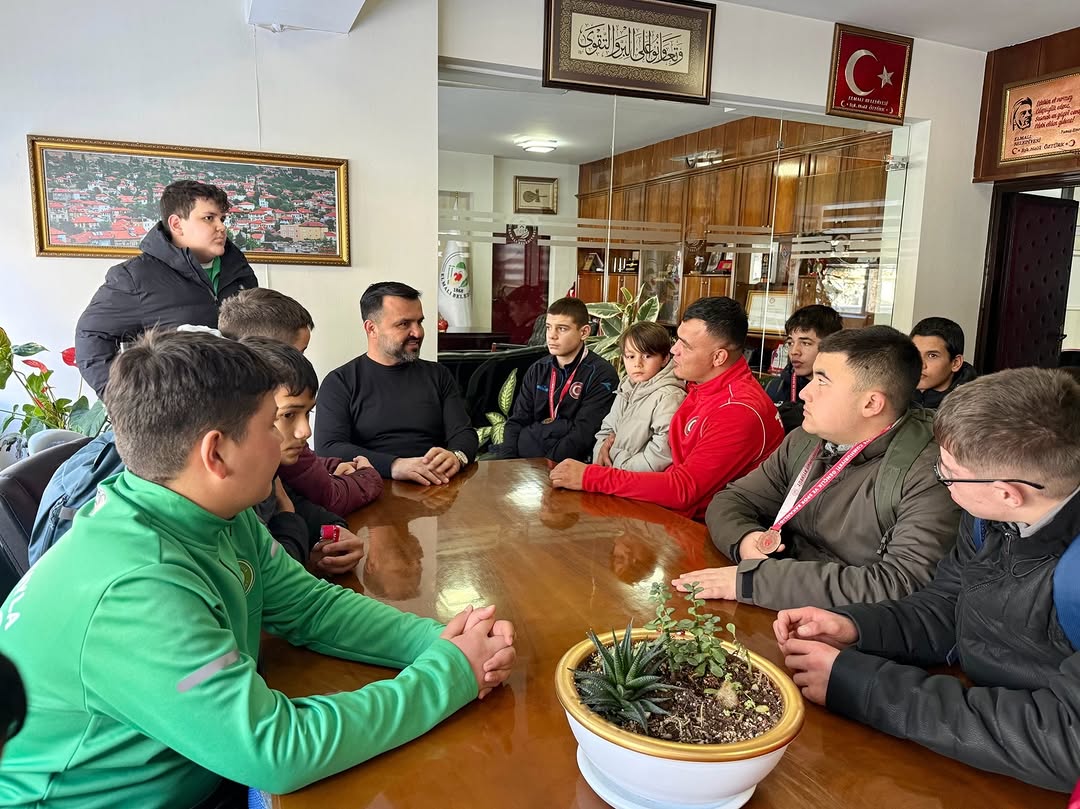 Elmalı Yeşilyayla Spor Kulübü Antalya Bilek Güreşi Şampiyonu Oldu