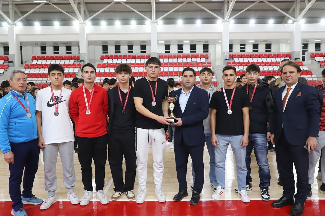 Antalya Aksu'da Genç Sporcular Ödüllendirildi