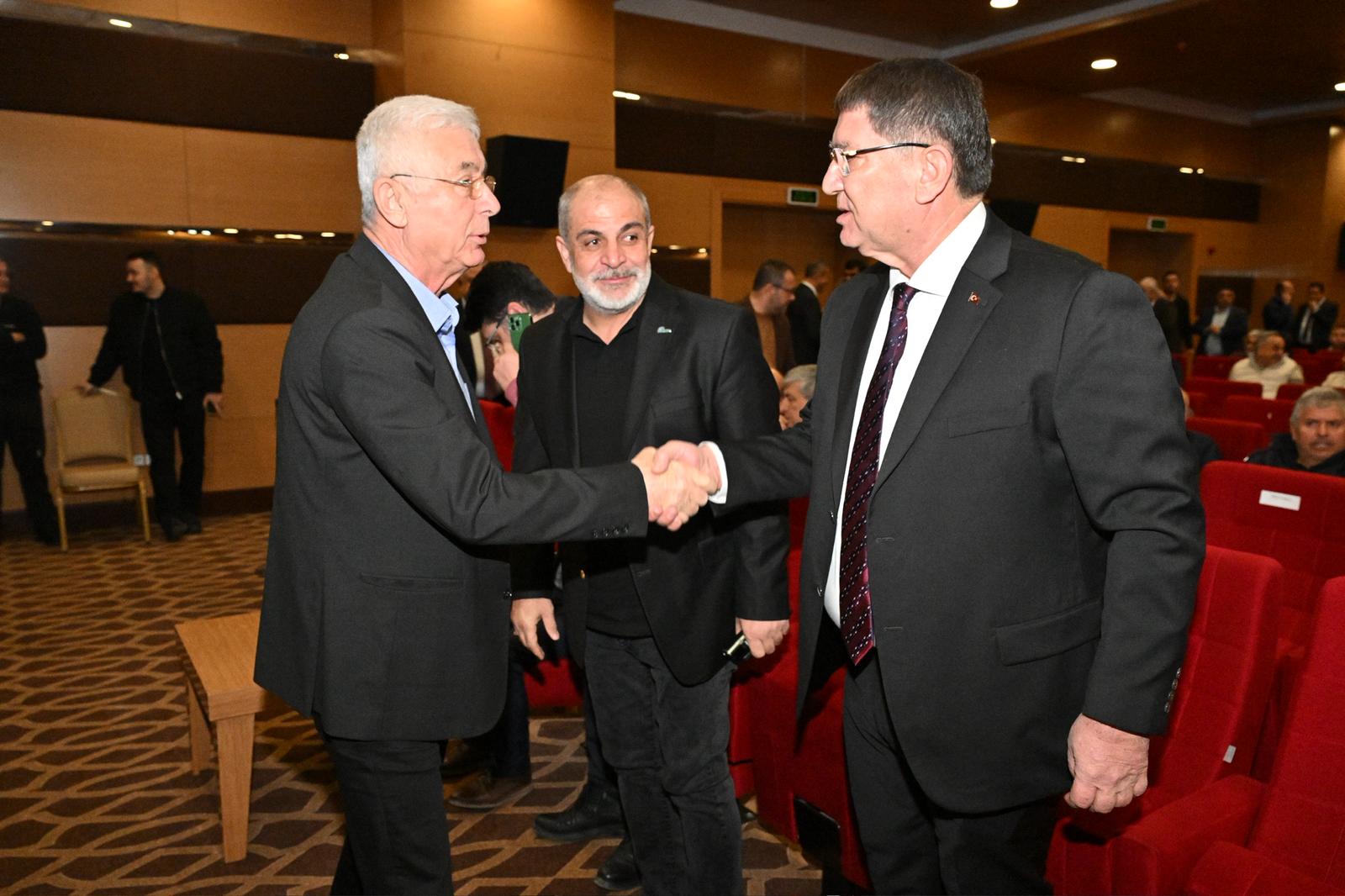 Cavit Arı ve CHP'li İsimlerden Otobüsçüler Odası Genel Kuruluna Ziyaret