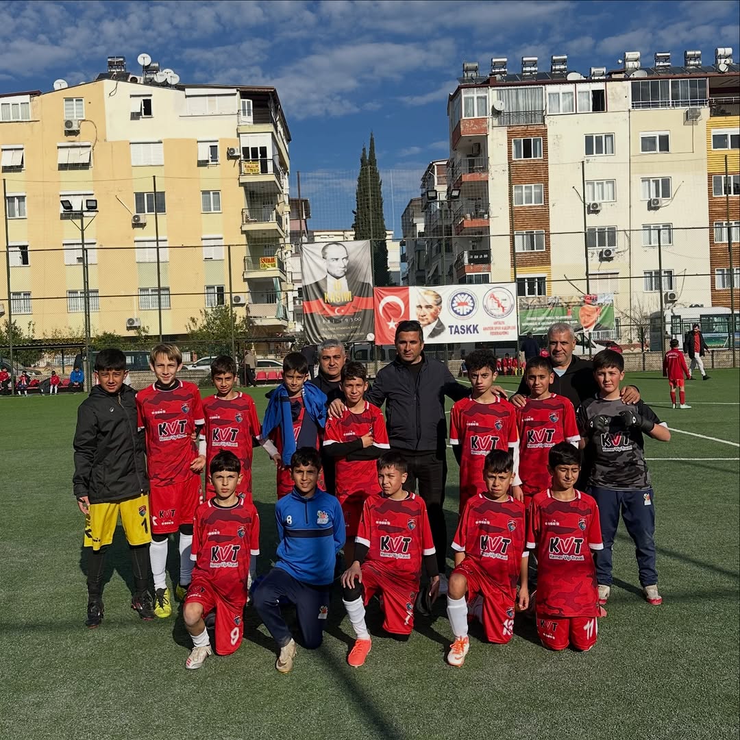 Kemer Belediye Merkez Spor U12 Takımı, Döşemealtı Yeniköy'ü 8-2 Mağlup Etti