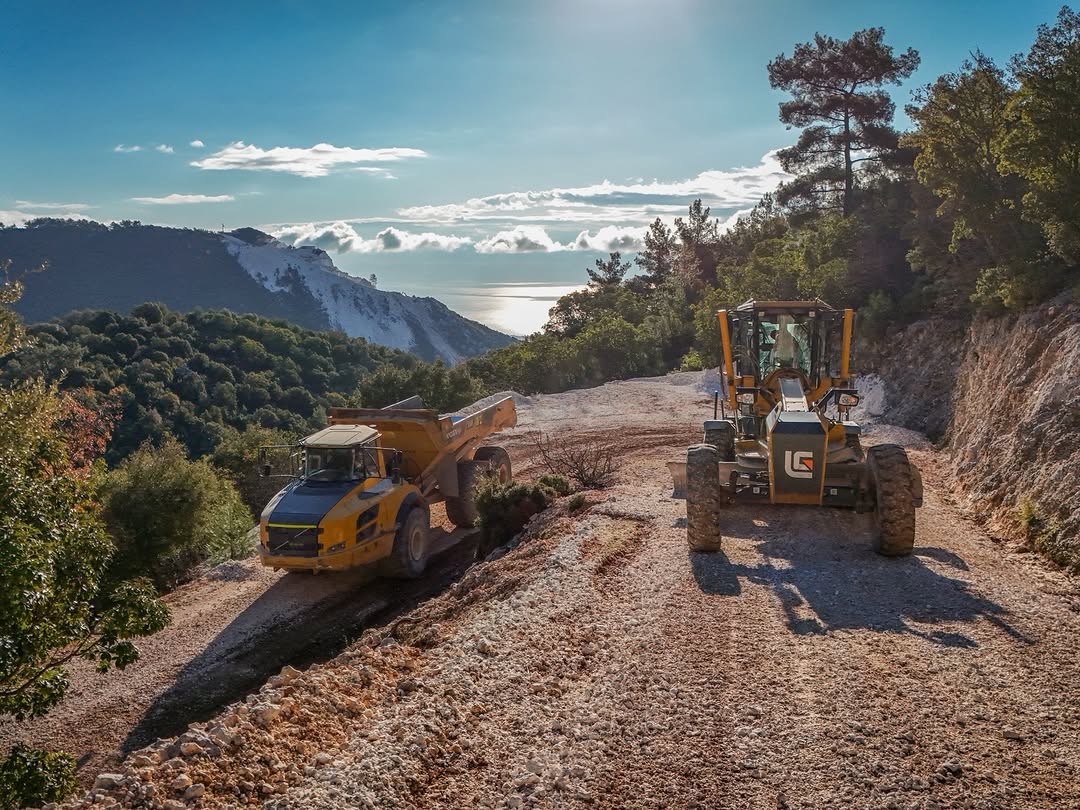 Demre Belediyesi'nin Yol, Altyapı ve Park Çalışmaları Hız Kesmeden Devam Ediyor