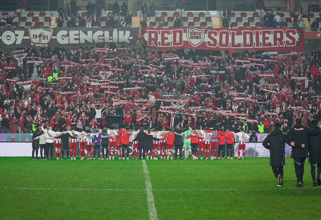 Antalya Spor FK'da Ekip Ruhu: Yönetim, Futbolcu ve Taraftar Üçgeninde Güç Birliği