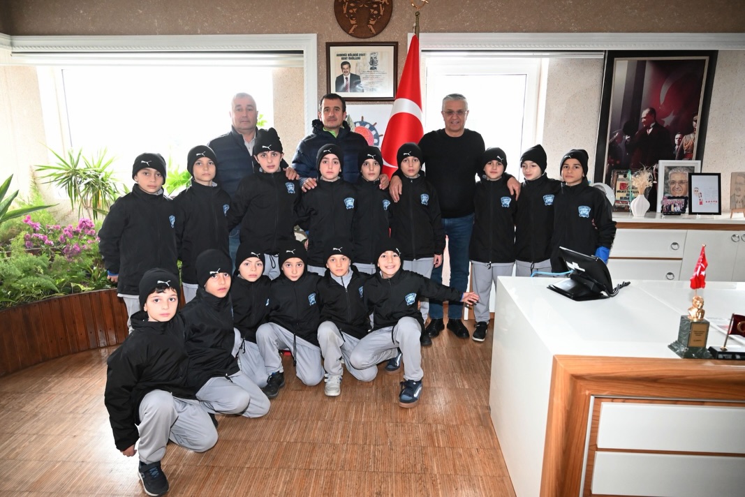 1918 Rize FK'dan Kemer Belediye Başkanı'na Nezaket Ziyareti