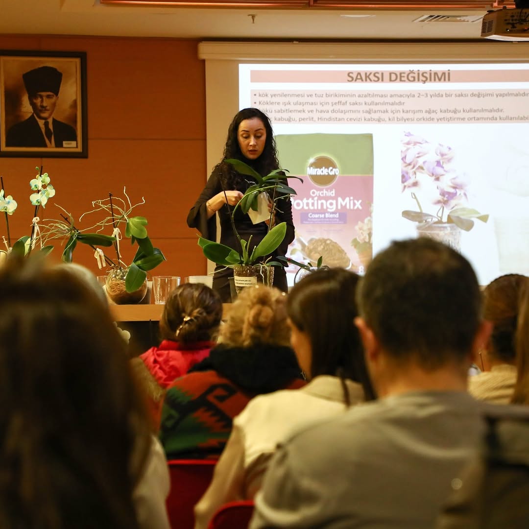 Antalya'da Orkide Bakım Eğitimi ile Çevre Bilinci Aşılanıyor