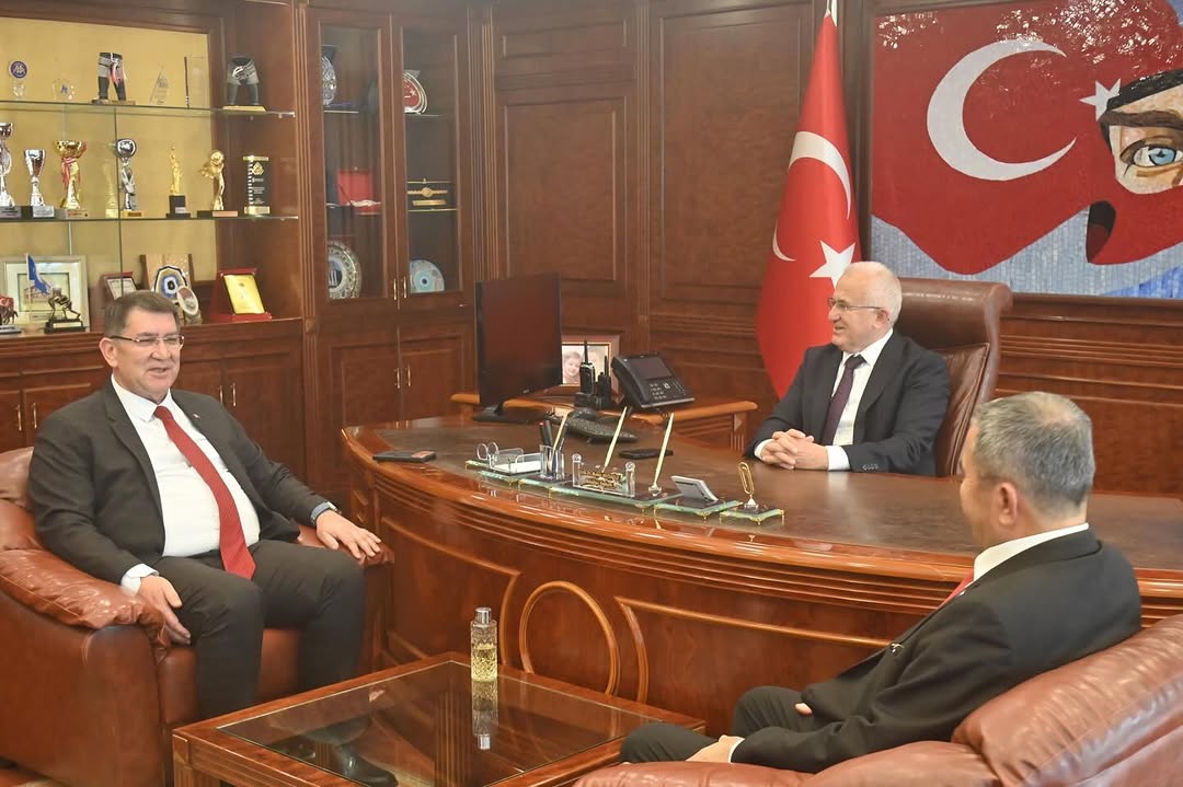 Antalya Esnaf ve Sanatkârlar Odaları Birliği Kumluca'da Afetzedeleri Ziyaret Etti