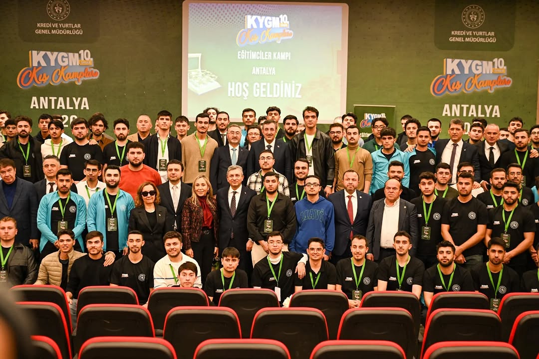 Cevdet Yılmaz, Antalya'daki Gençlik Kampında Türkiye Yüzyılı'nın Dinamikleriyle Buluştu