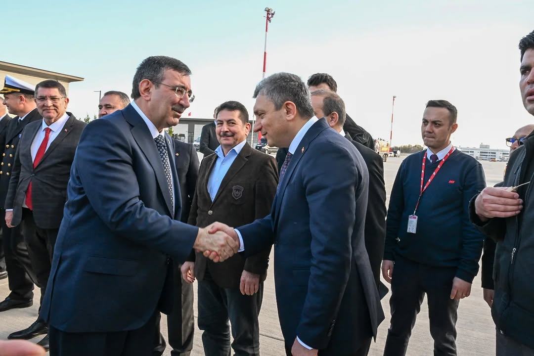 Antalya Valisi Hulusi Şahin, Cumhurbaşkanı Yardımcısı Cevdet Yılmaz'ı Uğurladı