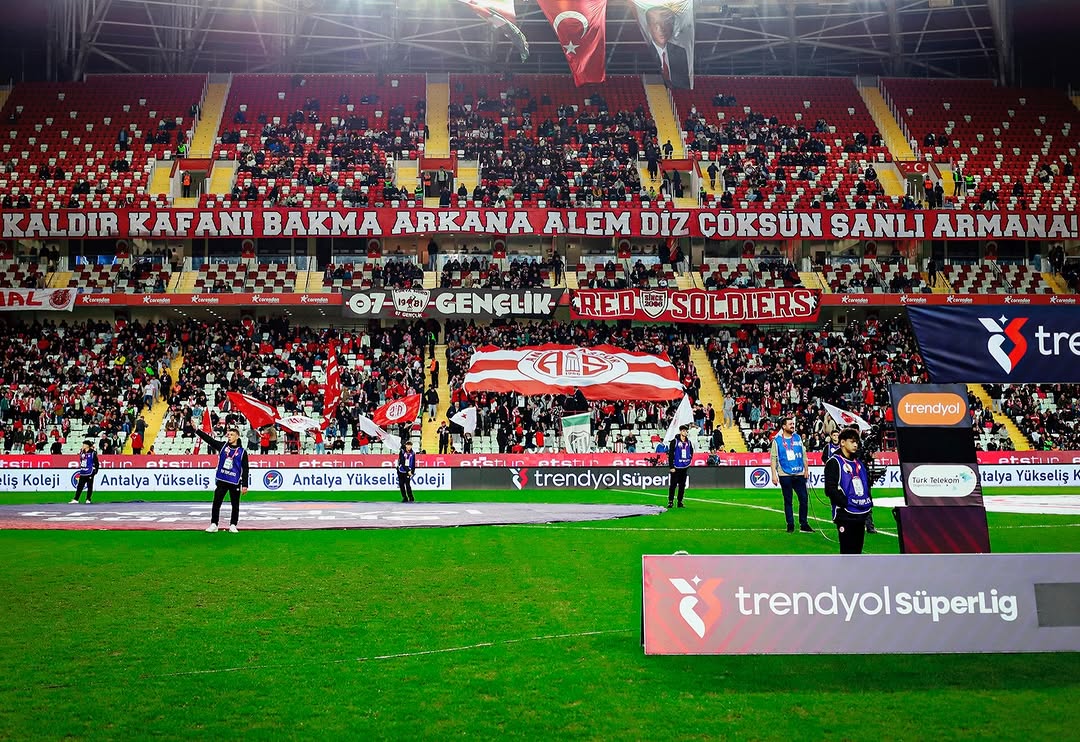 Antalya Spor Taraftarlarından Coşkulu Marş: 