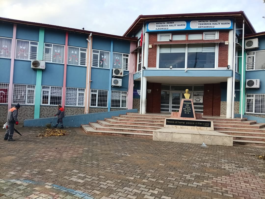 Kemer'de Okullar İkinci Yarıyıla Temizlik Seferberliği ile Hazırlanıyor