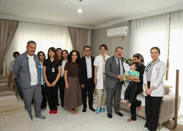 Antalya'da Evde Sağlık Hizmetleri Ziyareti: Minik Hasta Umutla Yaşıyor