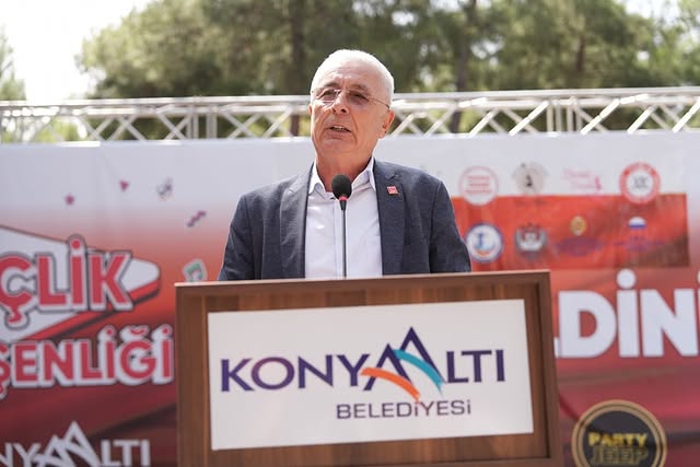 Antalya'da Gençlik Şöleni Coşkusu: CHP'liler Atatürk'ü Anma Bayramı'nı Kutladı