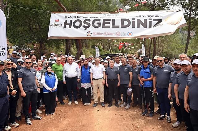 Antalya'da Gençlik Coşkusu: Gelidonya Feneri Yürüyüşü Atatürk'ü Anma Coşkusunu Yaşattı