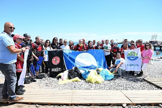Kemer'de Deniz Dibini Temizleme Etkinliğiyle Çevre Bilinci Oluşturuldu