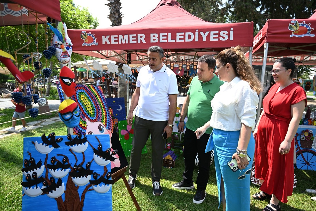 Antalya Kemer'de Minik Öğrencilerin Yıl Sonu Sergisi Büyük Beğeni Topladı