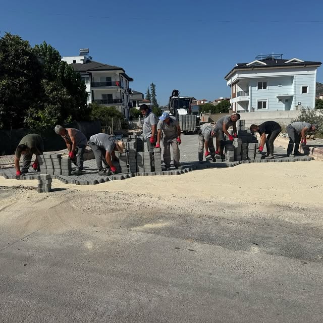 Antalya Kemer'de Altyapı Çalışmaları Sürüyor: Kuzdere Mahallesi'nde Parke Taşı Döşeme Tamamlandı