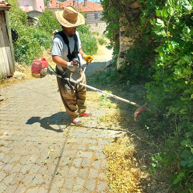 Antalya Akseki Belediyesi Taşlıca'da Ot Kesim Çalışmalarını Tamamladı