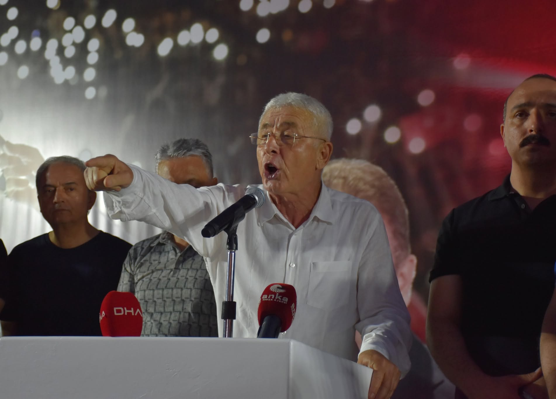 Antalya'da CHP'li Belediye Başkanı Tutuklandı: Destek Mitingi Düzenlendi