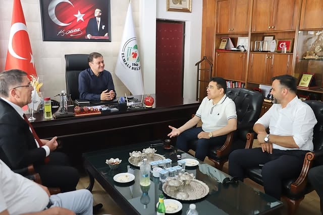 Elmalı Belediyesi'nde Esnaf ve Güreş Federasyonu Ziyareti
