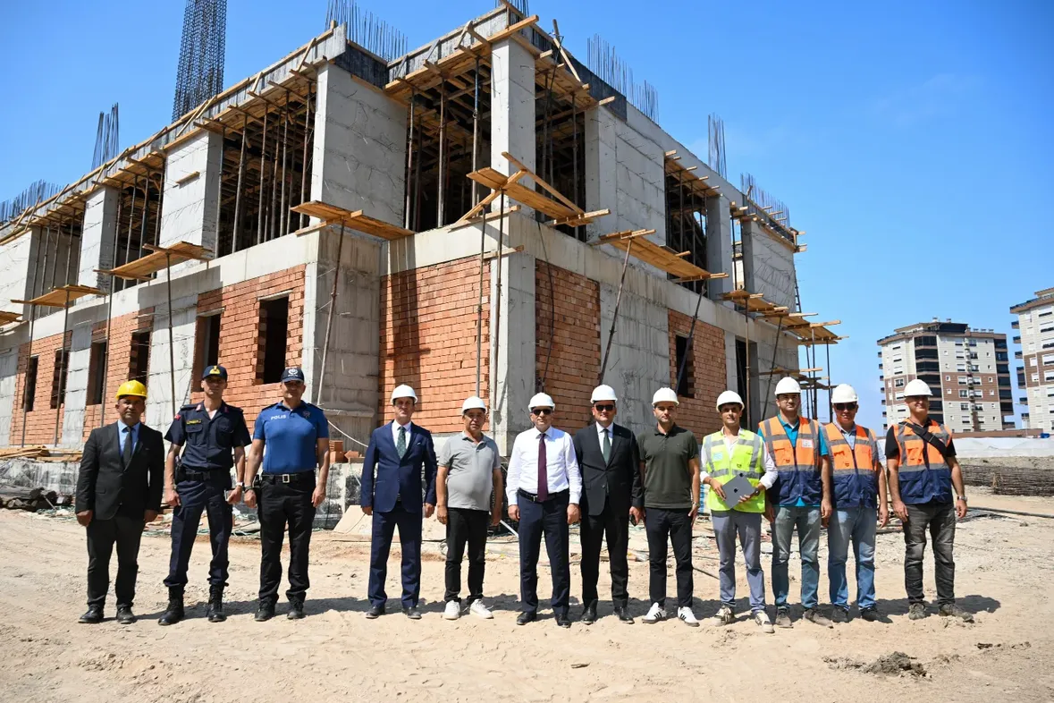 Antalya Valisi Şahin Finike'de İncelemelerde Bulundu