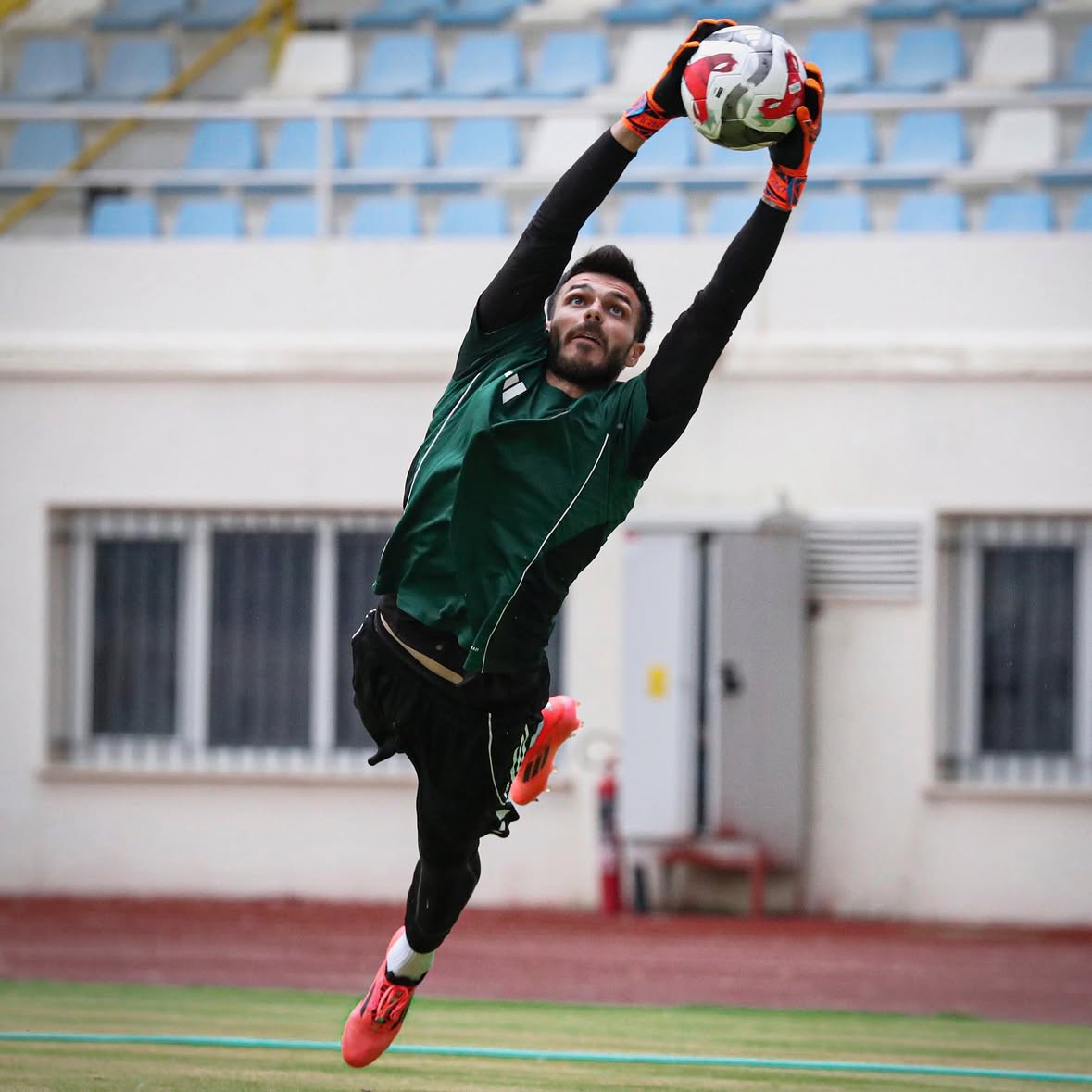 Antalya Spor FK Antrenmanında Kaleciler Ön Planda