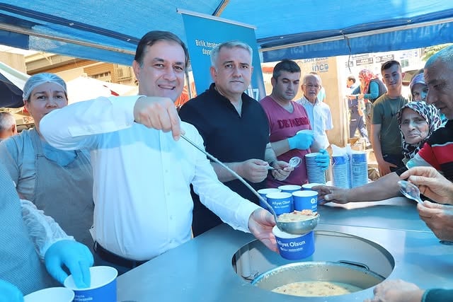 Elmalı'da Aşure Bereketini Vatandaşlarla Paylaştılar