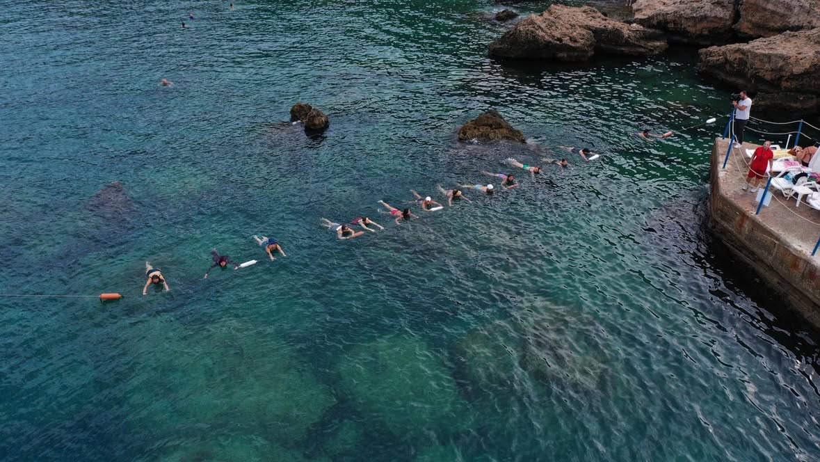 Antalya Muratpaşa Belediyesi Erenkuş Plajı'nda Ücretsiz Su Cimnastigi Başladı