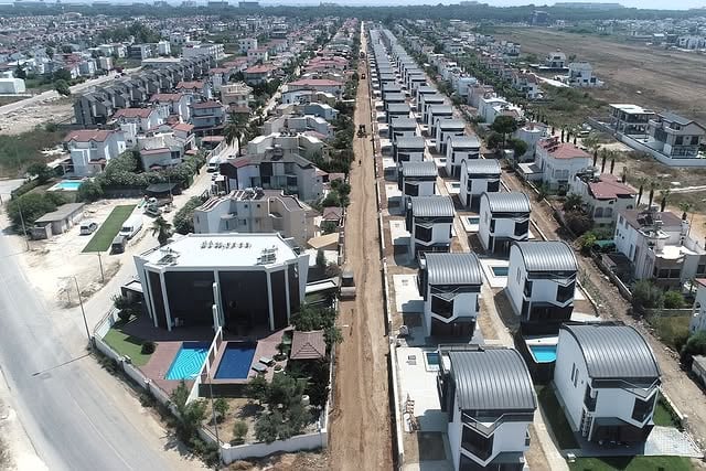 Antalya Serik'te Kadriye Mahallesi'nde Asfalt Çalışmaları Hızlanıyor