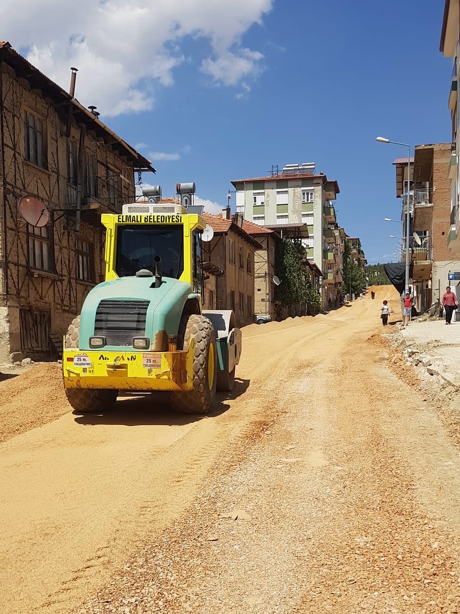Elmalı'da Yunus Emre Caddesi'nde Sıcak Asfalt Çalışmaları Yaklaşıyor