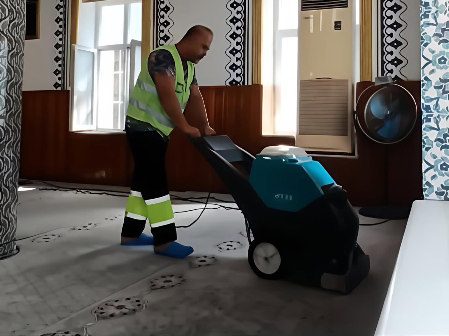 Antalya Serik'te Caminin ve Mescitlerin Halıları Yenilendi